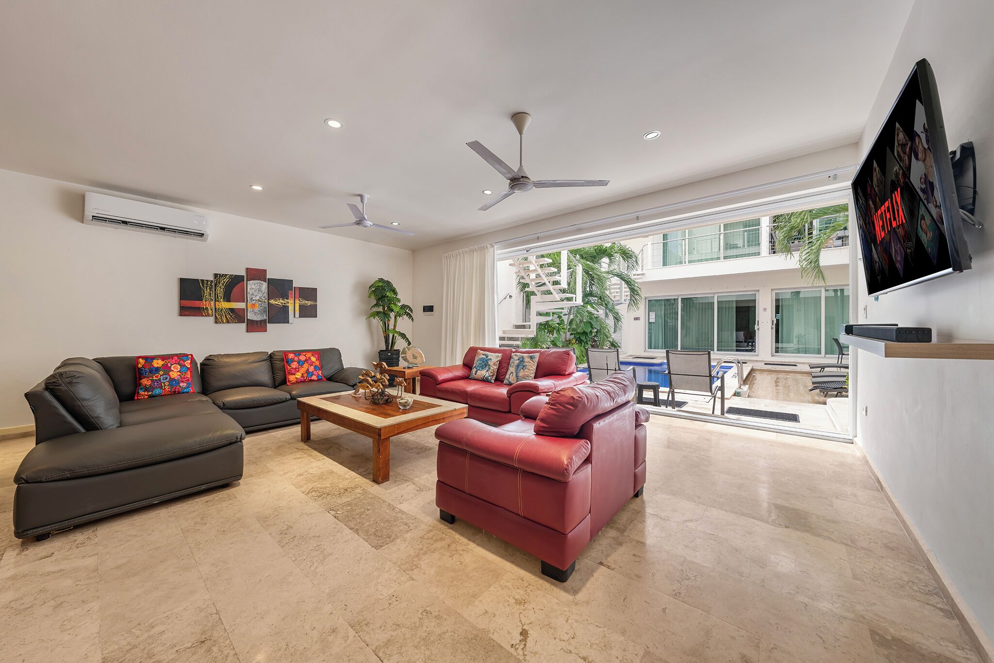 Smart TV, libros y estéreo 