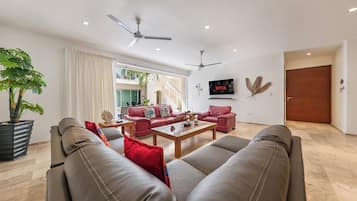 Smart TV, books, stereo