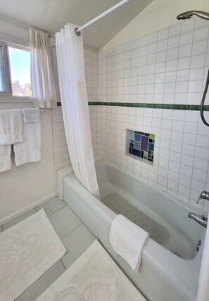 Combined shower/bathtub, hair dryer, towels, soap