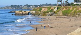 Sweet 1 BDRM Cottage, FAST WIFI, near ocean, W&D, Full kitchen and bath, BBQ!