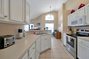 Fridge, microwave, oven, stovetop - FREE POOL HEAT Beautiful 4 BR Resort Home With Pool & Hot Tub (Davenport)