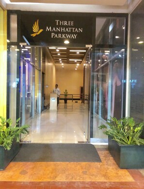 Lobby - Manhattan Parkway , Araneta Center 2Bedrooms, 2 Bath, Fully Furnished. (Cubao)