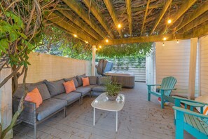 Terrace/patio - A Local's North End Secret (Virginia Beach)