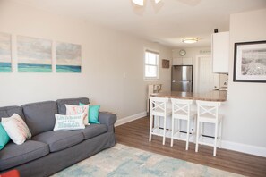 TV - Cozy Jersey Shore Cottage - 1.5 blocks to the beach!  (Brigantine)