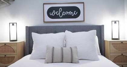 Boutique Lodging at the Douglas on Third right on Charming Historic 3rd St. #11