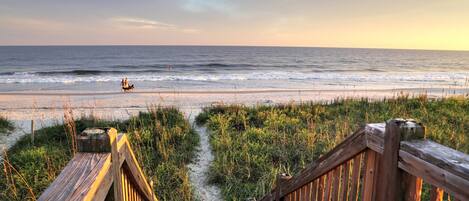 ビーチ、サンラウンジャー