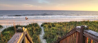 "Star of the Sea" - VISTAS FRENTE AL MAR Y CAMINO CON Htd. Pool, Prv. acceso a la playa