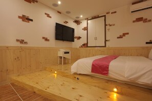 Basic Double Room, 1 Double Bed, Accessible, Smoking | Blackout drapes, free WiFi, bed sheets - Secret (Bucheon)
