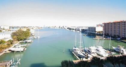 Come and enjoy our large intercoastal beach suite with pool