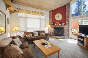 Télévision, cheminée