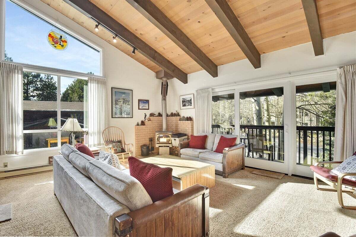 TV, fireplace, stereo