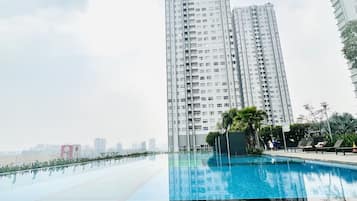 Luxury Apartment, 1 King Bed, Pool Access | Premium bedding, individually decorated, individually furnished, desk