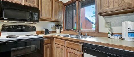 Cookware/dishes/utensils