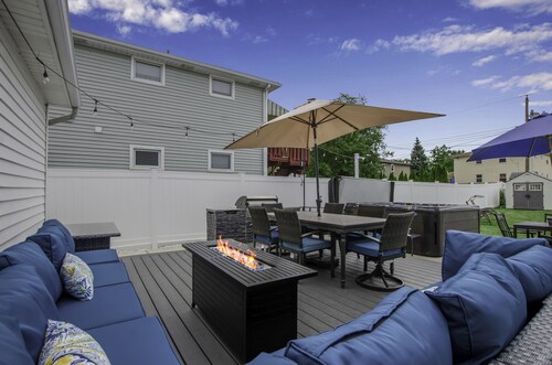 Spacious/Comfy/Private Home near Buffalo/Bills/Airport/Niagara Falls