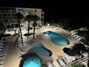 Alberca al aire libre y alberca climatizada