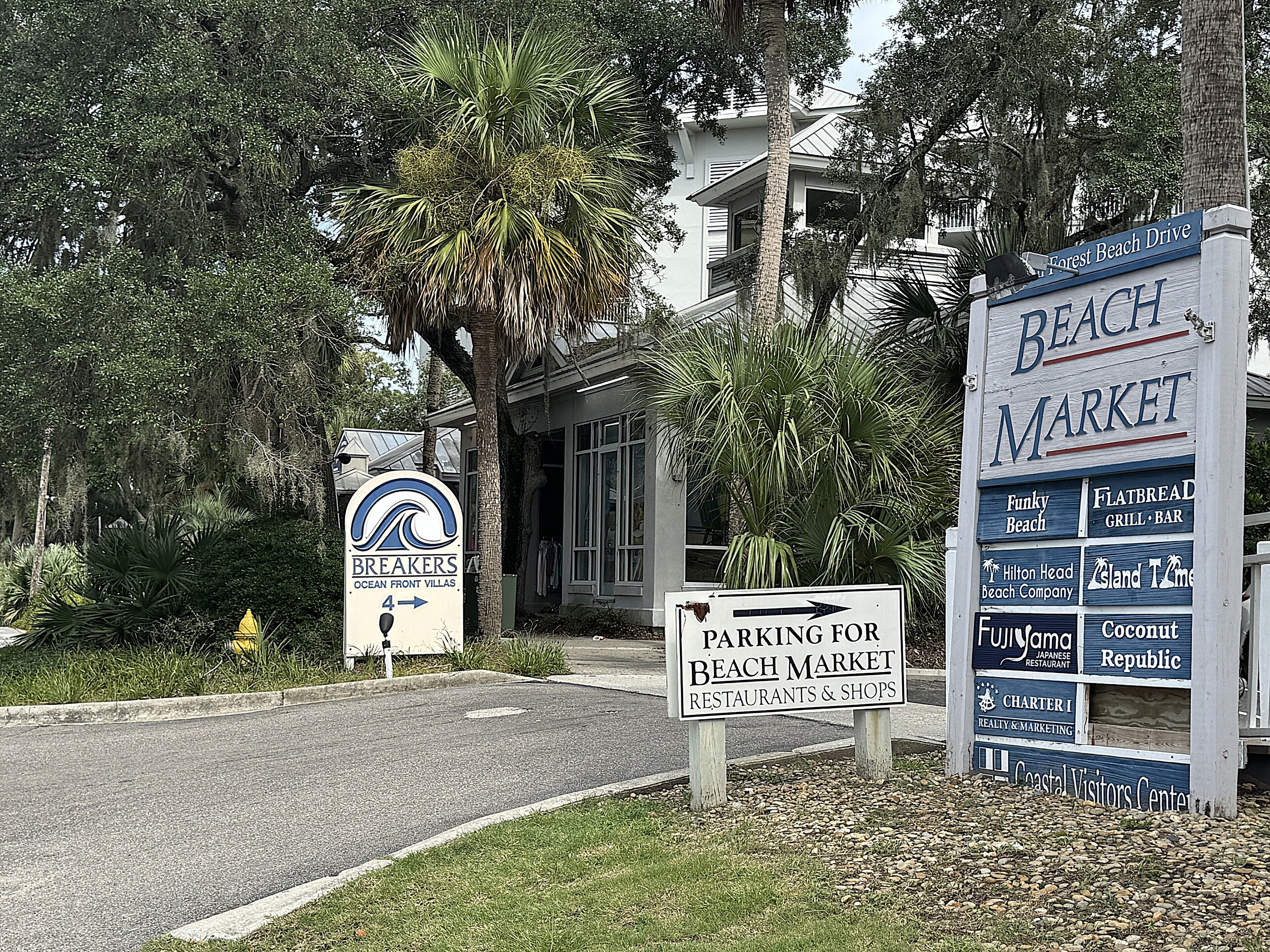 Indicador per a Ocean Front Villas amb direcció al Mercat de la Platja.