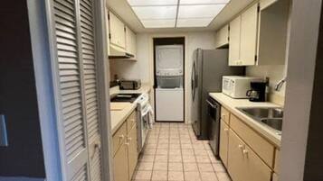 冰箱、微波炉、烤箱、炉灶