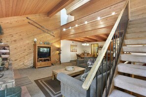 TV, fireplace - Snowflower 73: Spacious, Scenic Meadow Area (Mammoth Lakes)