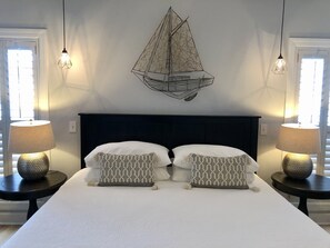 5 bedrooms, iron/ironing board, travel cot, free WiFi - 5 KING BEDS! OLD VILLAGE LOCATION!!!
Close to Beaches, Shem Creek and Charleston (Mt Pleasant)