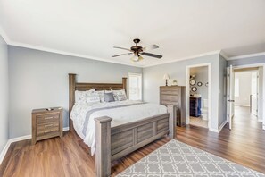 3 bedrooms, WiFi, bed sheets, wheelchair access