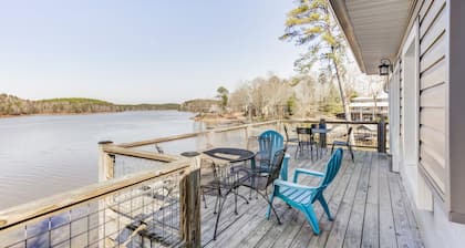Beautiful Lakehouse conveniently situated close to hwy 280
