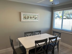 Dining - Condo with Private Beach Access, Great Shared Amenities - Private Beach House (Siesta Key)