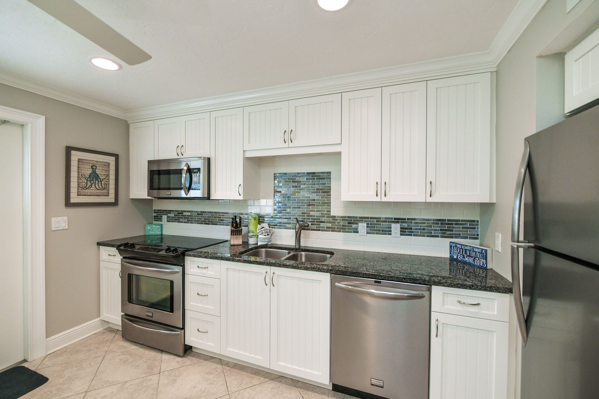 冰箱、微波炉、烤箱、炉灶