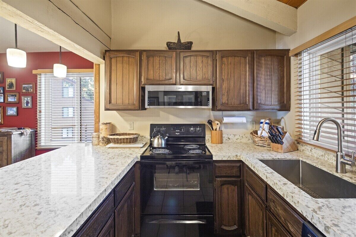 冷蔵庫、オーブン、食器洗い機、コーヒー / ティーメーカー