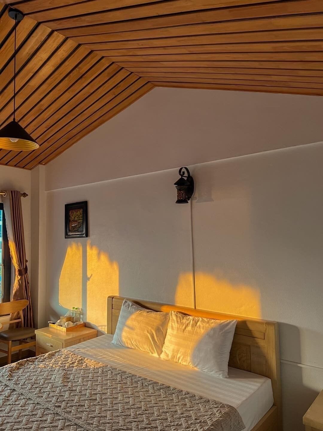 Habitación Deluxe doble, balcón | Caja fuerte, sistema de insonorización, tabla de planchar con plancha