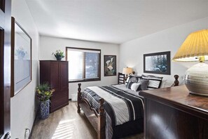 1 bedroom, WiFi - Wildflower 45: Nice, Central to Town & Green Line (Mammoth Lakes)