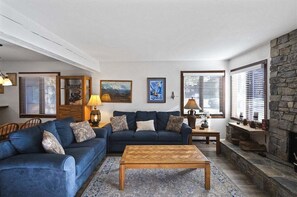 TV, fireplace, stereo - Wildflower 45: Nice, Central to Town & Green Line (Mammoth Lakes)