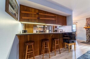 Cookware/dishes/utensils