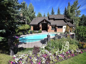 Pool - Ridgepoint Townhome 202 | 3BR + loft Modern Mountain Getaway (Avon)