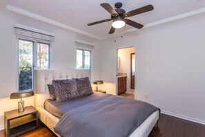 2 bedrooms, iron/ironing board, WiFi, bed sheets - West Hollywood / Carthay Circle 2 Bed 2 Bath + Yard, Designer Furnished (Los Angeles)