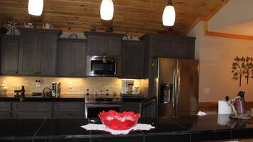 冰箱、微波炉、烤箱、炉灶