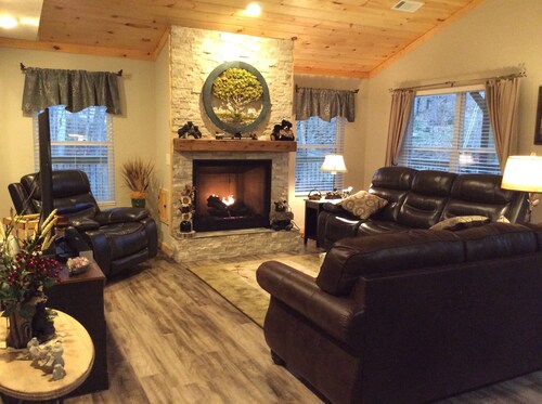 Neu!   Erbaut im Jahr 2018 ist dies ein charmantes, geräumiges Chalet für 6 Personen!  