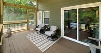 Chimney Rock Mountain Hideaway, upea näkymä rockille, Broad Run -joen äänet