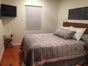 2 bedrooms, iron/ironing board, free WiFi, bed sheets - Chimney Rock Mountain Hideaway, Awesome View of Rock, sounds of Broad Run River  (Lake Lure)