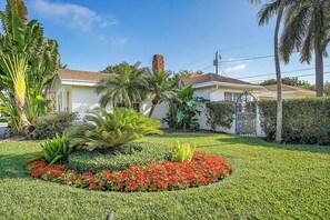 Property grounds - ON HYPOLUXO ISLAND, Incredible Property  - Walk to Beach (Lantana)