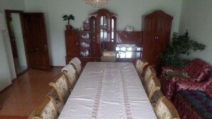 A dining room with a long table, ornate chairs, and a chandelier. - Vacation House - Hostel (Kochkor)