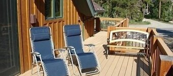 Early Ski ONLY 350 night 2 BR 2 BA, Hot Tub, Deck, 1/2 Mi Town, parking!