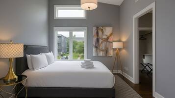 4 bedrooms, desk, iron/ironing board, travel cot