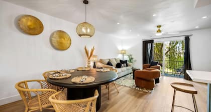 Ultra-Modern Luxe Palm Beach–Inspired Condo | Pool |Girls Getaway