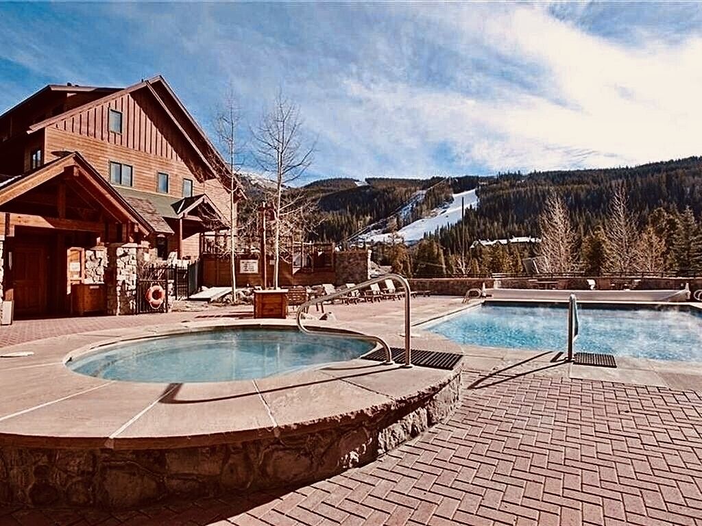 Spectacular for Families! Cozy, Oversized 2BR Corner Unit w/ Heated Pool!