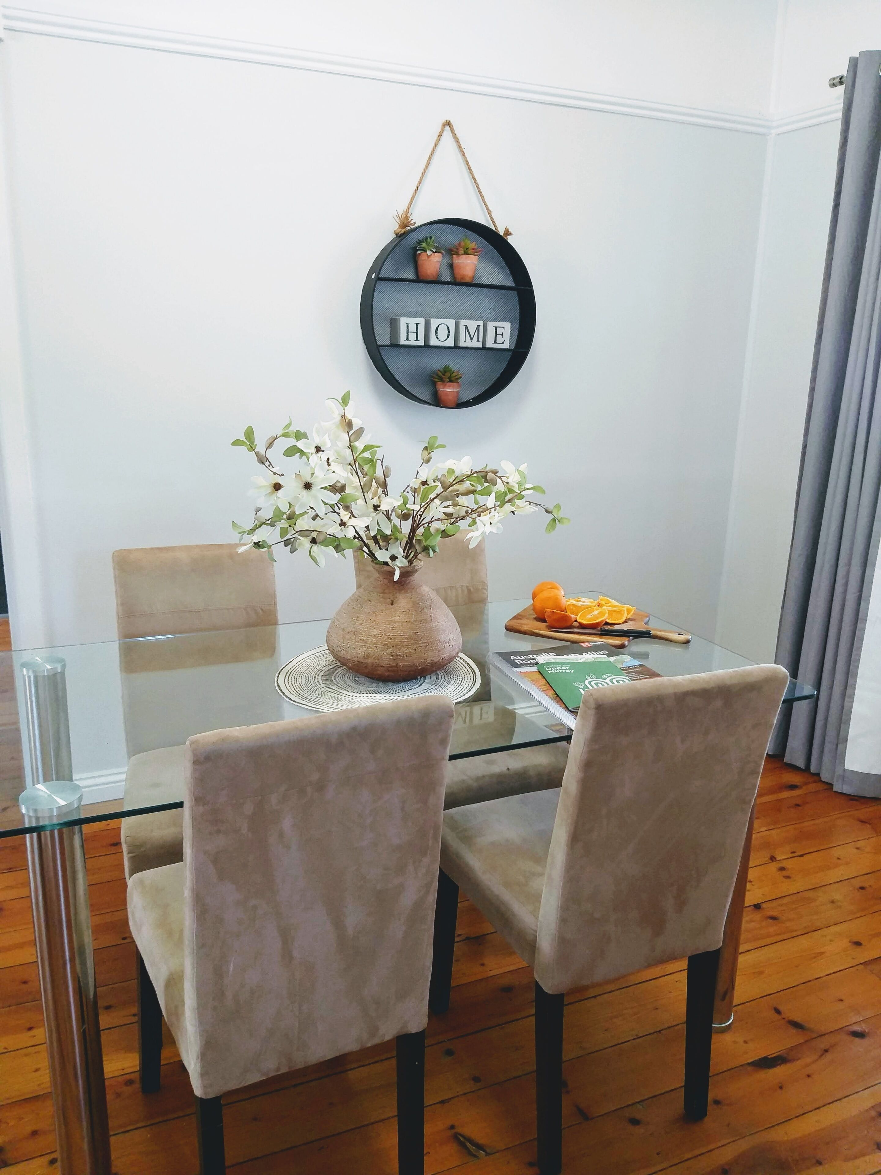 2 Bedroom Cottage | Makan di kamar