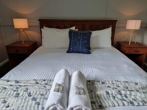 2 Bedroom Cottage | Individually furnished, free WiFi, bed sheets - Lake Hume Resort (Lake Hume Village)