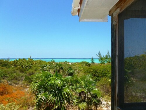 Chill Out, Relax And Reconnect In A Sweet Cottage By The Beach