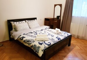 2 slaapkamers, een strijkplank/strijkijzer, wifi, beddengoed
