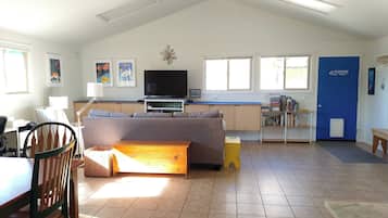 TV connectée, lecteur de DVD, livres, vidéothÚque