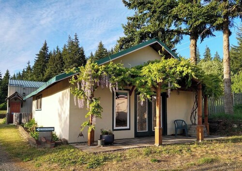 LITTLE HOUSE on the HILL - Gorge Getaway Home Base